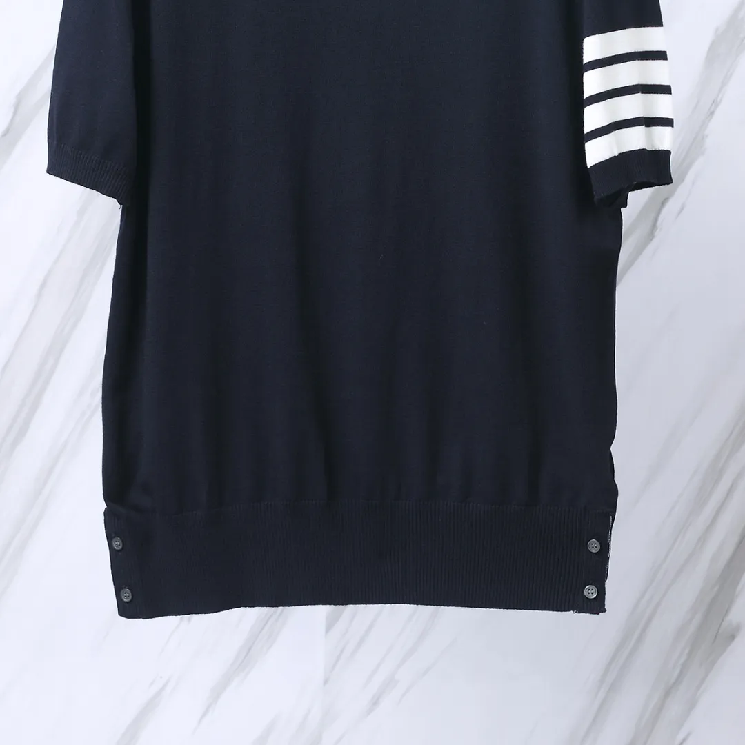 ：M 31（TB T ） THOM BROWNE TB T Classic Breathable Authentic Quality + Authentic + Same Style Size：1/2/3/4 ：White/Black/Navy Blue/Light Gray